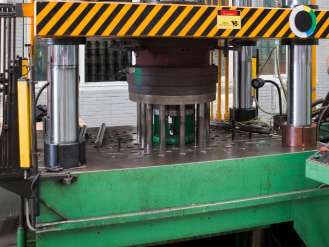 Diferentes usos de la prensa hidráulica en el mecanizado de piezas